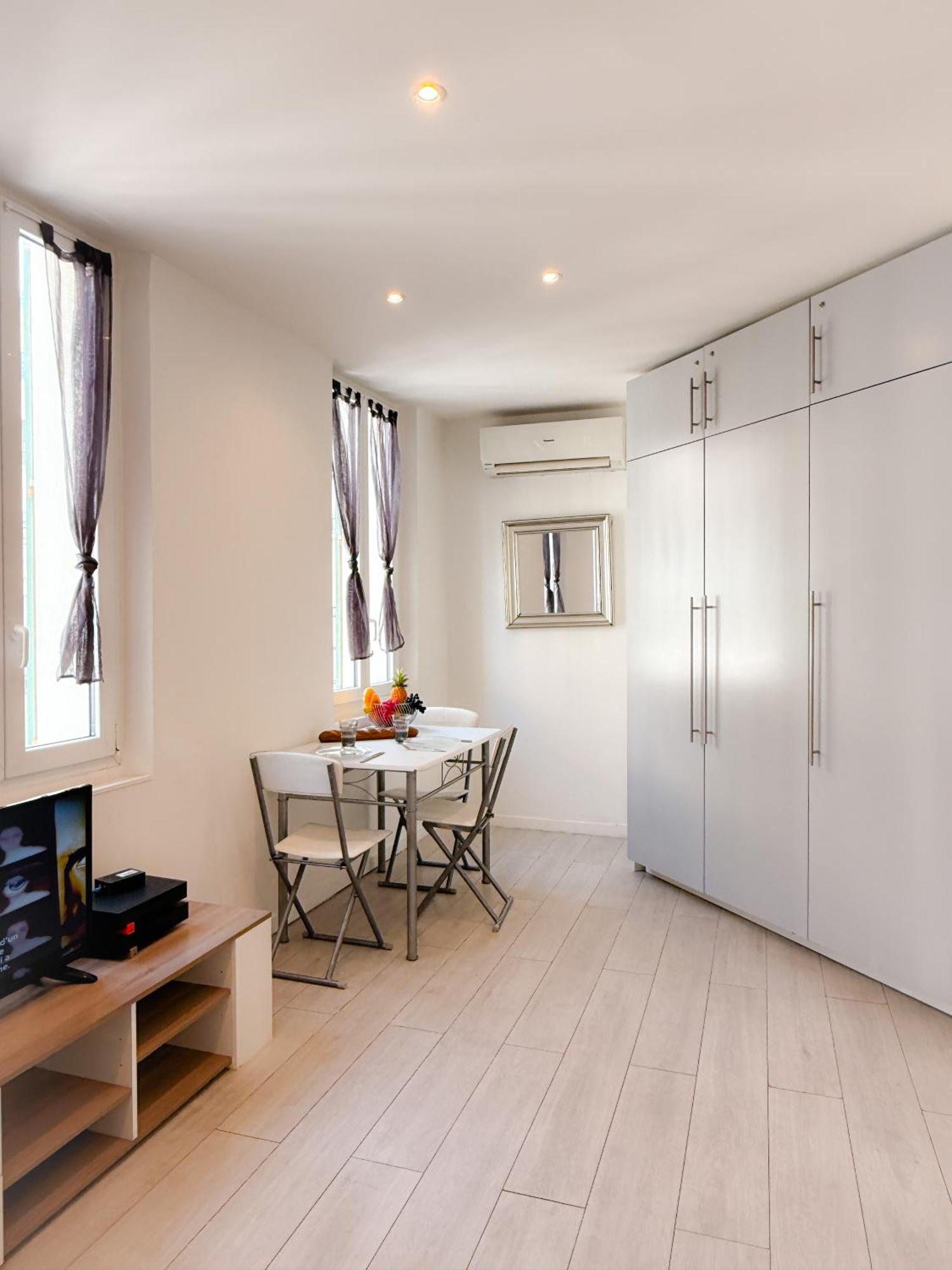 Le Clemenceau By Apirent #cosy #200m Des Plages #wifi Appartamento Cannes