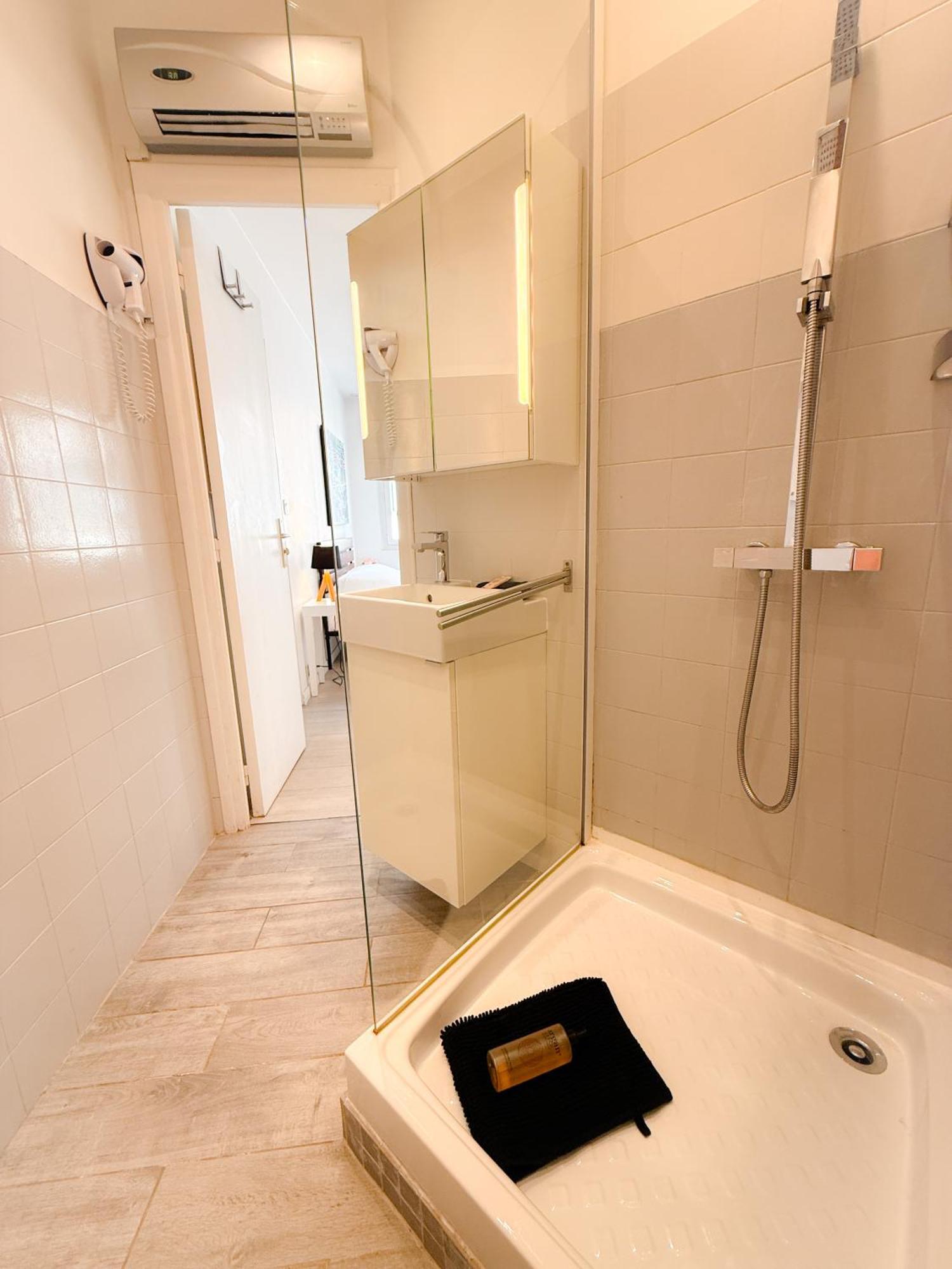 Le Clemenceau By Apirent #cosy #200m Des Plages #wifi Cannes