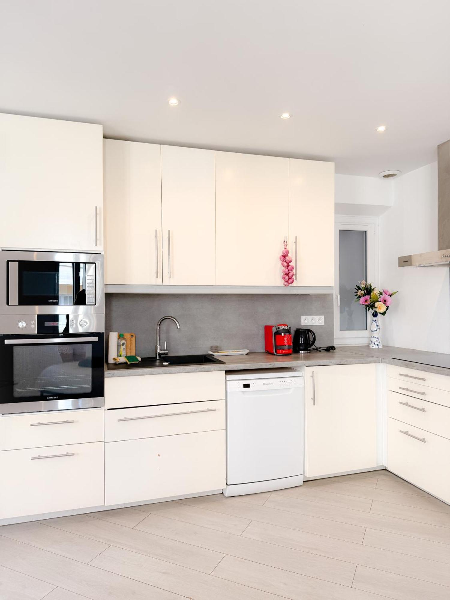 Appartement Le Clemenceau By Apirent #cosy #200m Des Plages #wifi Cannes