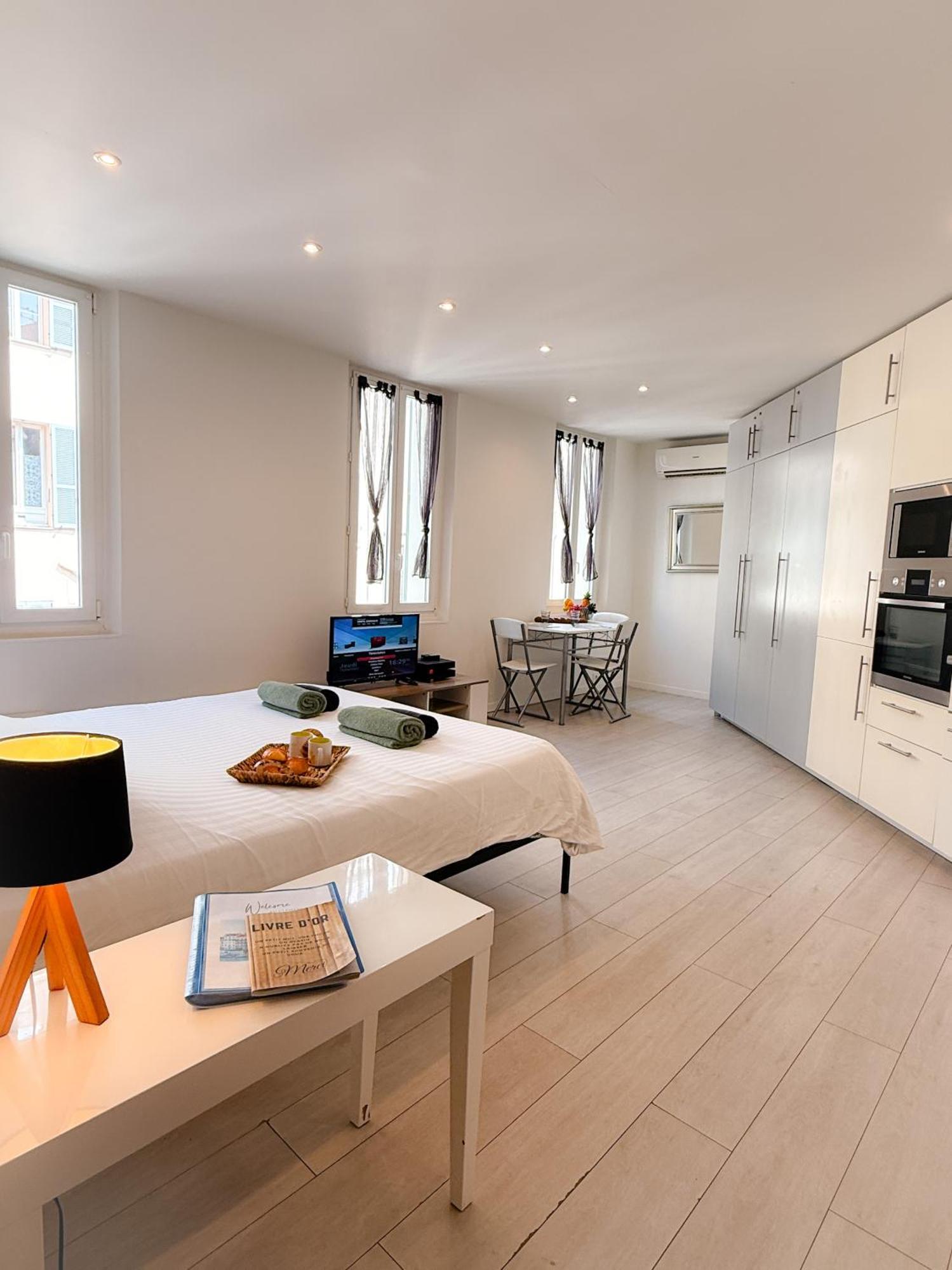 Le Clemenceau By Apirent #cosy #200m Des Plages #wifi Appartement